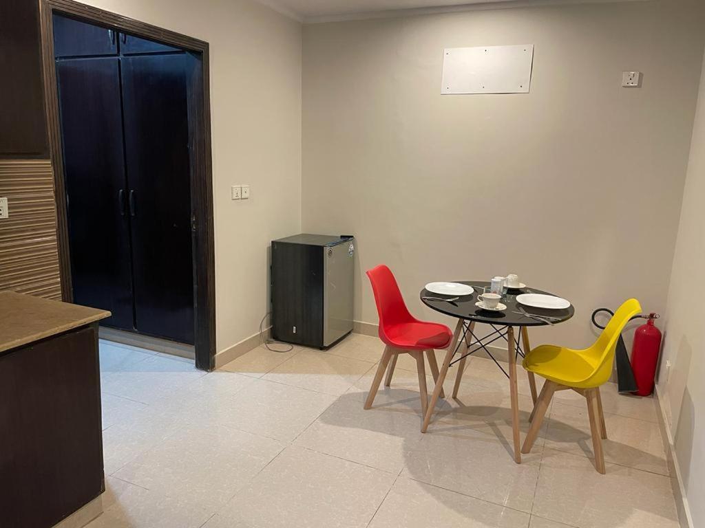 Marine Tower Apartment Rawalpindi Bagian luar foto