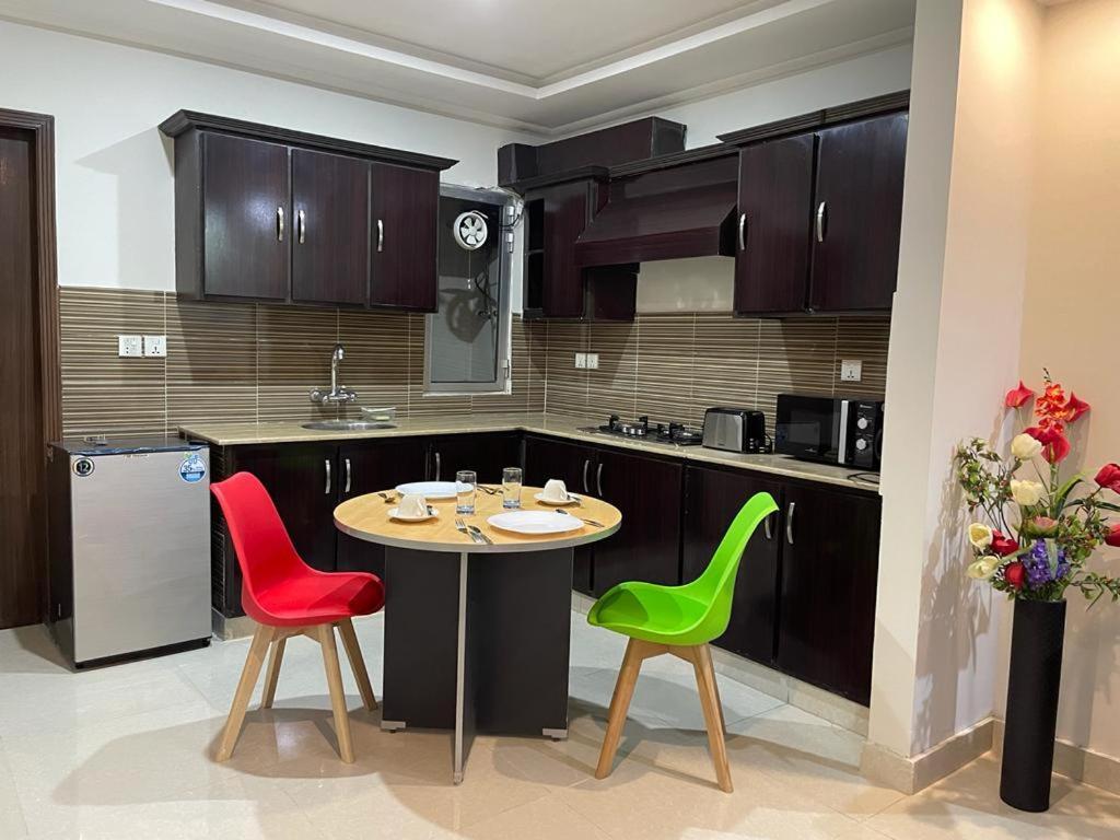 Marine Tower Apartment Rawalpindi Bagian luar foto