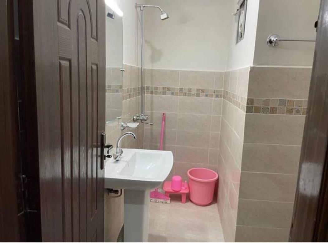Marine Tower Apartment Rawalpindi Bagian luar foto